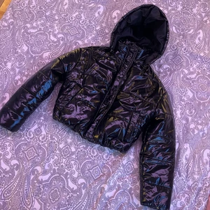 Puffer jacka - Cool jacka. Nypris 450kr, nästa aldrig använd. Säljs då jag aldrig använder den längre😊köpare står för frakten!