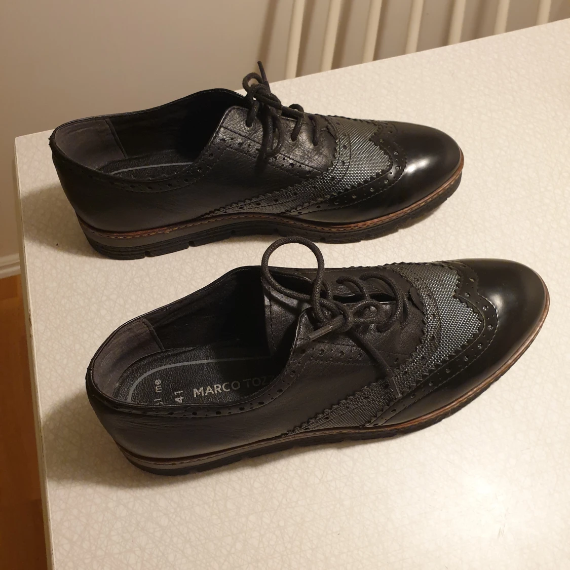 Stilrena lackskor i nyskick - 90