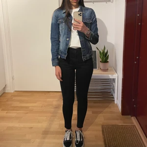Jeansjacka size XS - Mycket bra skick, slim fit.