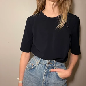 Fin mørkeblå bluse - Zara bluse med lynlås i nakken