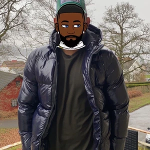 Siksilk vinterjacka - En mörkblå glansig dunjacka från siksilk! Använd 1 vinter men i väldigt bra skick. Nypris 1200kr men i nuläget slutsåld överallt vad jag kan se!