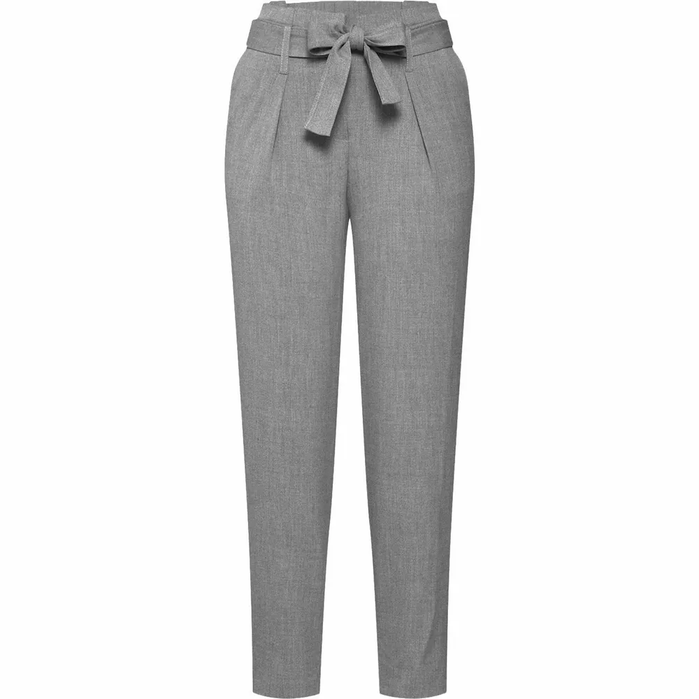 Grå ankellång finbyxa med knytning i median från Only. Inköpspris 399kr, säljs för 150kr. Sällan använda pga för liten storlek. Riktigt snygg byxa. 62% Polyester 33% Viscos 5% Elastan . Farkut & Housut.