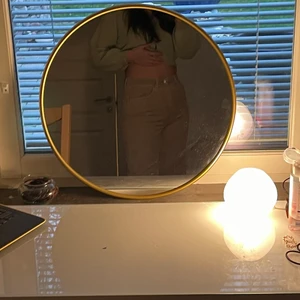 beige jeans - Beige färgade jeans i modellen idun från ginotricot i storleken 40