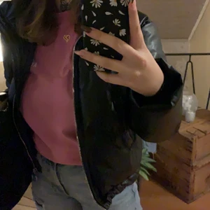 Downtown puffer jacket! - Hej! Säljer min ”Downtown puffer jacket” från Chiquelle i storlek 38! Jag har haft den en vinter så den är i ett bra och relativt nytt skick. Första bilden är på mig och resten på modellen! 💓 