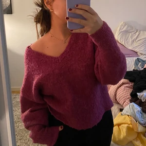 Stickad tröja  - Lila stickad tröja från Bikbok! Använd väldigt få gånger, frakt tillkommer💗
