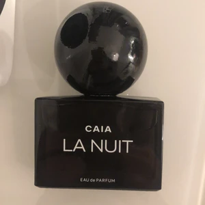 Caia Parfym  - Säljer denna parfymen då jag fick två likadana i present! Helt oanvänd!