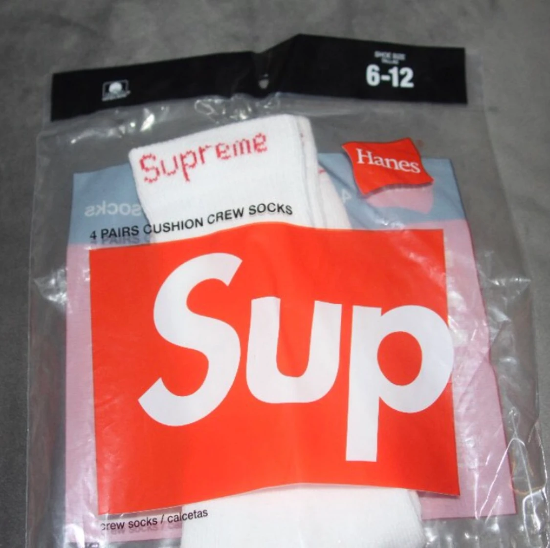 Supreme crew socks