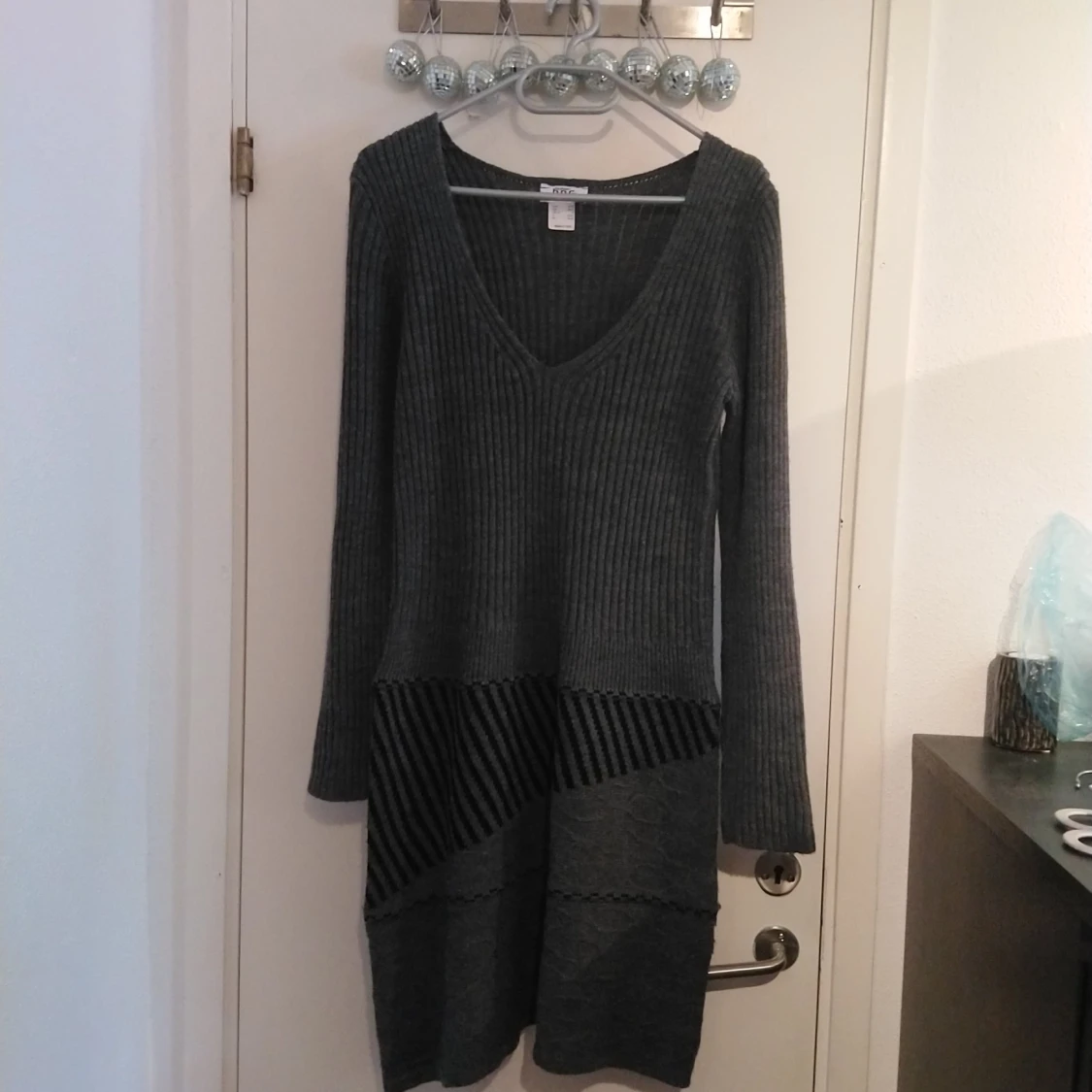 Stickad klänning. Storlek 36/38