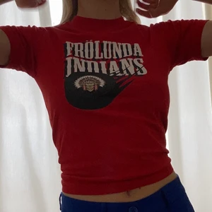 ❤️❤️❤️ - super söt baby tee inköpt second hand! bra skick och passar mig super bra som är en XS/S❤️❤️😍