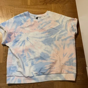 Tröja  - Skit cool tröja som tyvärr används för lite