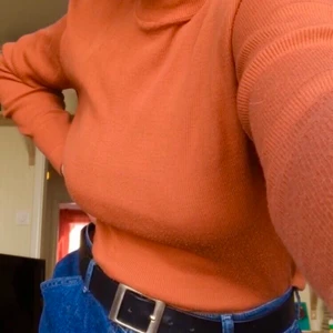 Ribbad polotröja - Superfin polotröja i lite tjockare tyg med en underbar färg! 