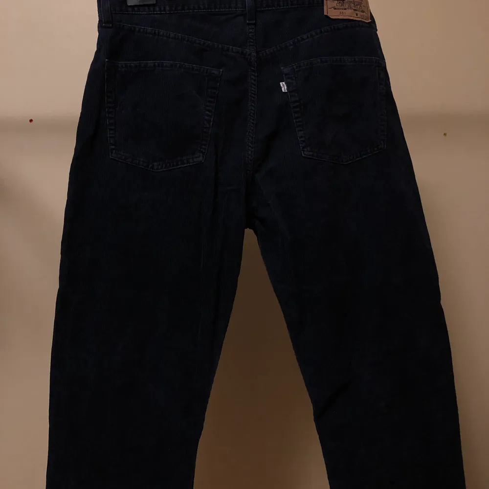 Vintage Levis Manchester jeans eftersom att de här är så pass vintage så de kom före 2000 talet så bedömer vi att storlekarna är inkorrekta. Manchesters byxorna motsvarar 31/32 i dagens storlekar. Hör av er! . Jeans & Byxor.