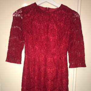 Red lacedress 34 ( spetsklänning )