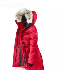 Röd Canada goose köpt i deras butik i london, limited edition. Ny pris betalade jag 11.000 men är villig att gå ner ganska mycket då jag inte använder den längre, har inte sparat något kvitto eller så heller. 