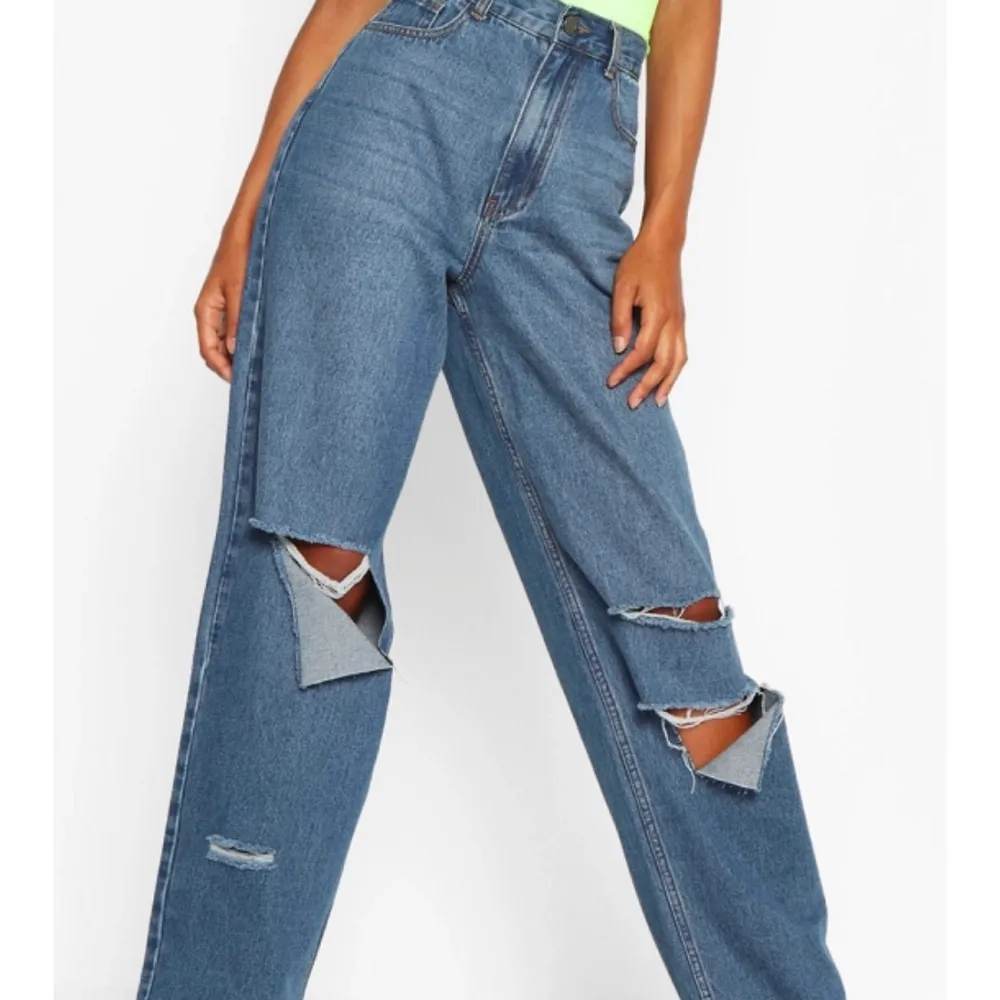Fina boohoo-jeans med långa ben 👖 aldrig använda, lapparna fortfarande kvar! Priset är exklusive frakt 🥰🥰. Jeans & Byxor.