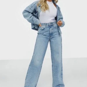 Jeans - Säljer Ginas Idun Wide jeans då de inte kommer till användning. Inköpta för 600kr. Frakt tillkommer på 66kr