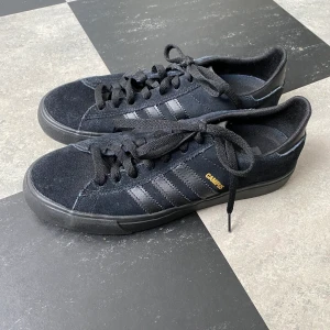 Adidas campus 42.5 - Adidas campus storlek 42.5 i mycket gott skick. 