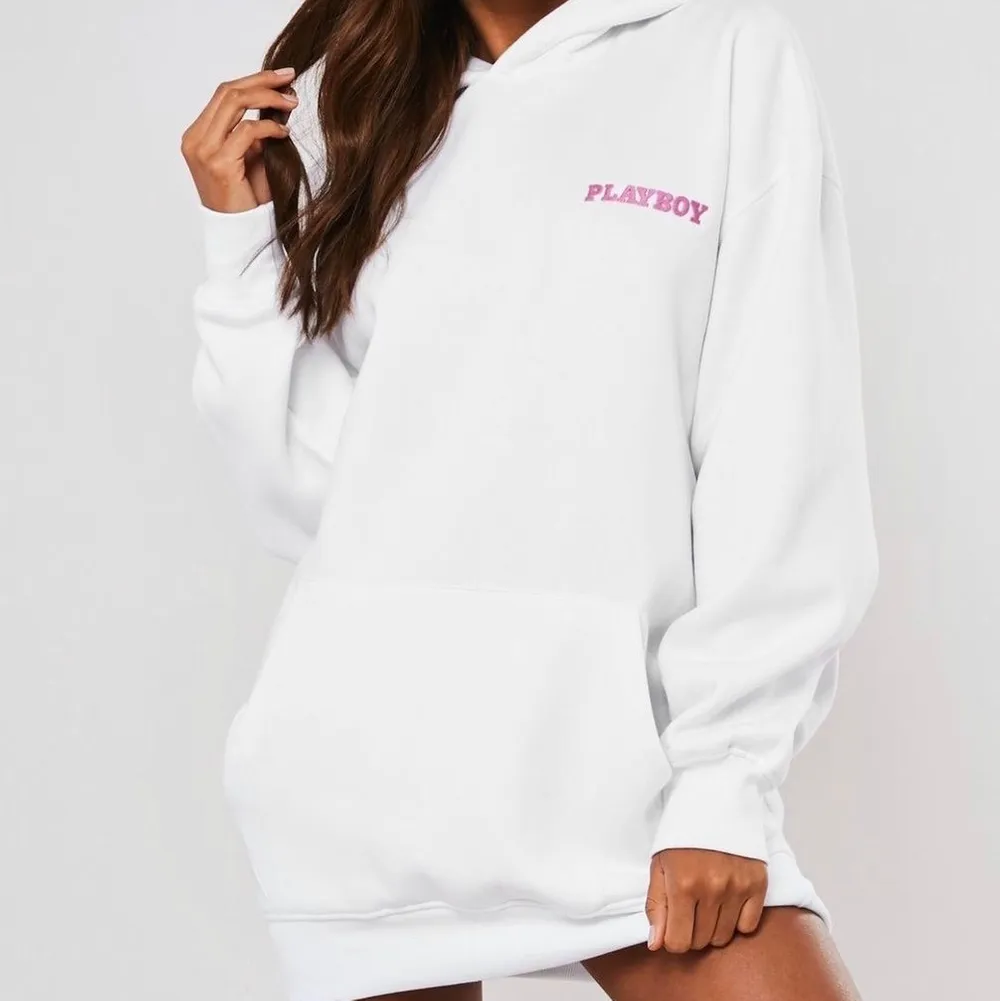 Intressekoll på min playboy hoodie från missguided jag tyvärr inte får användning för. Köpt för 700kr. Hoodies.