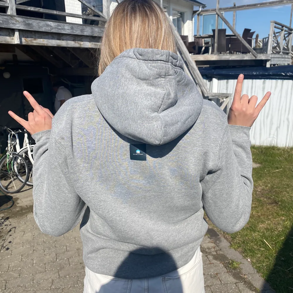 Snygg the cool elephant hoodie som tyvärr inte kommer till användning längre då jag har alldeles för mycket hoodies❤️ . Hoodies.