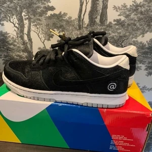 Nike SB dunk low medicom Toy - Storlek EU: 42 Us: 8.5 Cond: 10/10 - Ds