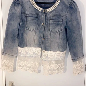 Jeans jacka  - Jättefin jeans jacka med extra detaljer 