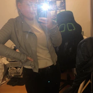 Madlady jacka - Madlady skinnjacka använd 5 gånger i storlek 42( sitter som en M)