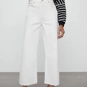 Vita culotte jeans - Vita culotte jeans från zara. Jättebekväma och passar perfekt till sommaren. Strl 34. Säljs eftersom den inte är min stil längre.💕