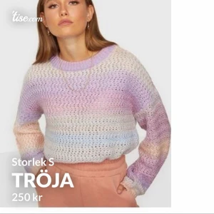 Stickad Tröja  - Från Vero Moda storlek S. Använd 2 gånger. Köparen står för frakt 🤍