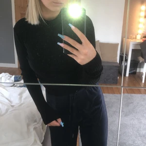 Tröja  - En ribbad långärmad tröja från hm, lite högre i kragen 