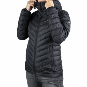 Peak performance jacka dam - Strlk XS, men skulle säga den passa som en S också. Ett år gammal, i bra skick. Ett litet litet håll i armen som jag kan sy ihop om de skulle viljas innan den säljs.(köp för 2800)