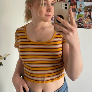 T-shirt  - T-shirt från ZARA, storlek M. Den är i bra skick. Säljs för 40kr och köparen står för frakt 💕