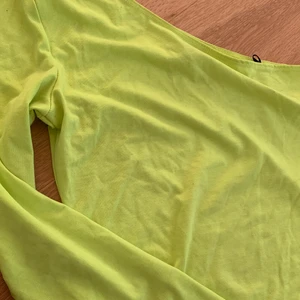 Neon body - Stl M, använt en gång