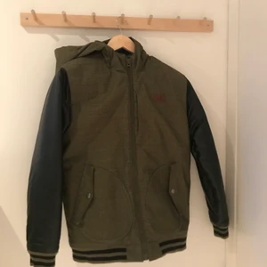 Vans jacka  - Vans jacka. Kan frakta.