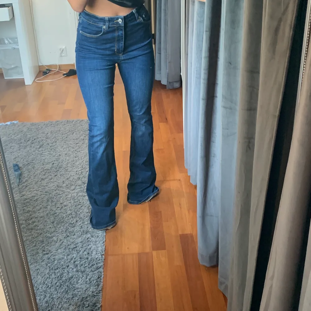 Zara jeans, långa passar nån som är ca 170, köparen står för frakt💞. Jeans & Byxor.