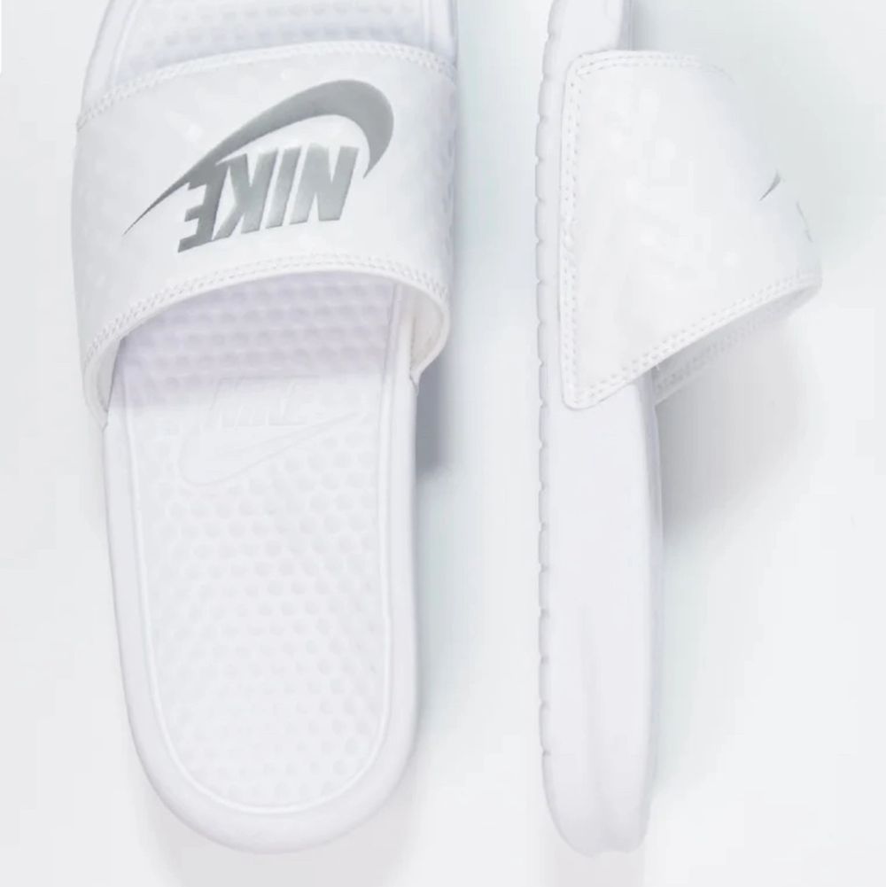 Vita nike tofflor - Nike | Plick Second Hand