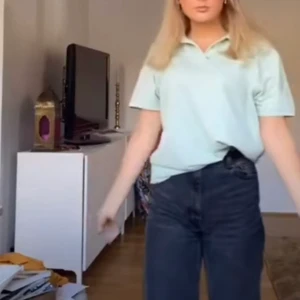 Pastellgrön piké  - Super snygg till sommaren och passar bla till kjol, jeans och linnebyxor💚💚💚 