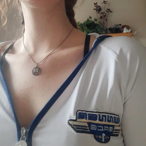 Kofta Strl S - Svincool kofta jag hittat secondhand. Aldrig sätt en liknande. Lite sliten i tyget, skriv för bilder, men fortfarande mer än användbar! Är inte märkt men sitter som S. 