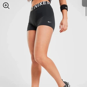 Nike pro shorts - som nya, för små för mig ❤️