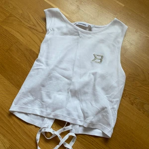 Better Bodies crop top - Har aldrig använt denna, bara testat. Den är väldigt bekväm och otroligt fin med snörningen i ryggen, den har bara aldrig kommit till användning tyvärr. Ordinarie pris: runt 250-300kr (kommer ej ihåg) Säljer för 100 kr + 48kr frakt