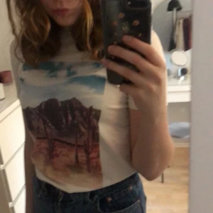 T-shirt med tryck  - Från ginatricot och storlek S