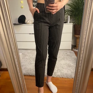 Kostymbyxor - Randiga fina kostymbyxor i storlek 34