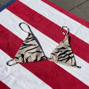 Snygg bikinitopp - leopardmönstrad överdel i stl M. Aldrig använd. 