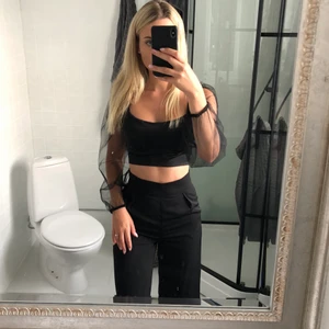 Topp  - Topp, endast testad. Lappar kvar.