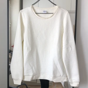 Vit sommar tröja  - Super härlig vit sommartröja! Från vero moda storlek M 💕