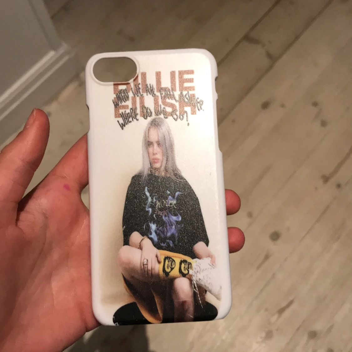 Billie Eilish mobil fodral, ”when we all fall asleep where do we go”. - 90