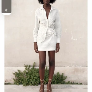 Zara kjol - Superfin zara kjol i storlek xs💕! Jag älskar den men är tyvär lite för liten för mig. Superfina till sommaren☀️. Nypris 400 kr. Köparen står för frakt.