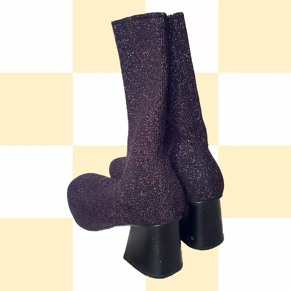 ◾️ PURPLE SPARKLY GLAM GLITTER SOCK BOOT/HEEL FROM CAPE ROBBIN.  • SIZE - EU 37-37.5 / US 6-7 / UK 4-4.5 • BRAND - Cape Robbin  . Skor.