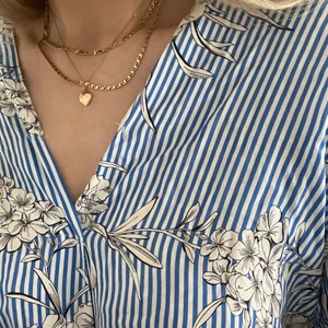Blus - Superfin randig och blommig blus från Zara. Använd ett fåtal gånger. 💙🌸 Köparen står för frakten. Kan annars mötas upp i Lund.