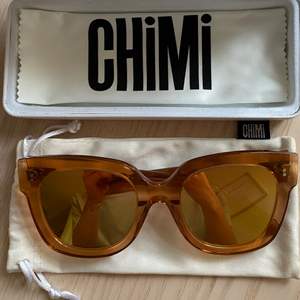 Säljer mina supersnygga chimi glasögon! Använda ca 3 gånger. Allt medföljer. Köpare står för frakt💐 (lite färg som saknas på lådan) 
