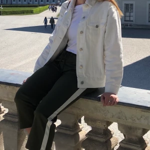 Jeansjacka - ”Jeans” jacket from Missguided! Använd men i bra skick. EU strl 36. 100 % bomull 